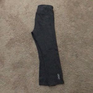 Grey Lorna Jane crop leggings